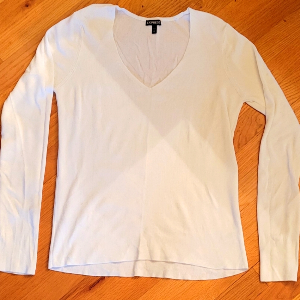 Express Ribbed VNeck Knit Top - Picture 2 of 12